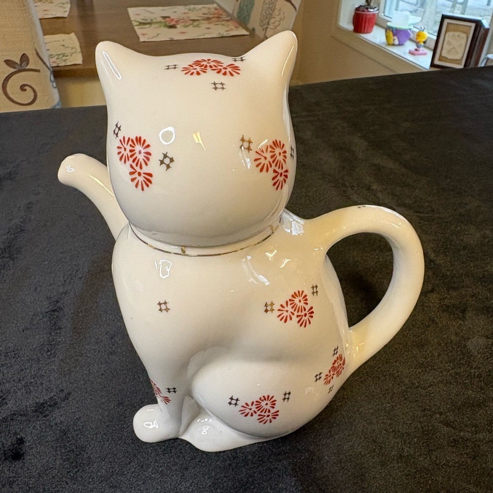 Vintage White Porcelain Cat Shape Teapot or Creamer Dispenser - Picture 3 of 8